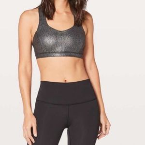 Lululemon Free To Be Serene Bra.
Luminosity Foil Black/Silver. Size 8. W2APOS.